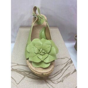 B.OC Women's Green Apple Size 9 Floral accent Wedge Sandal with Box